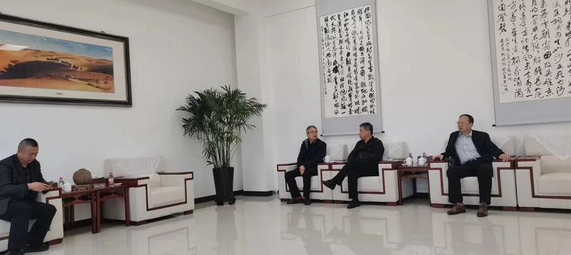 公司與哈密市政府領(lǐng)導(dǎo)洽談公司新疆發(fā)展思路，加大助力新疆能源發(fā)展！